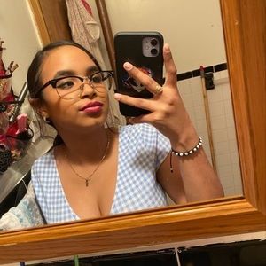 Meet your Posher, Ana